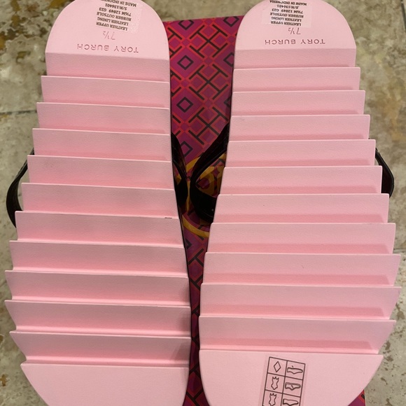 New Tory Burch Miller Cloud Lug Sandal, Perfect Black/Petunia 7.5 - Picture 4 of 4